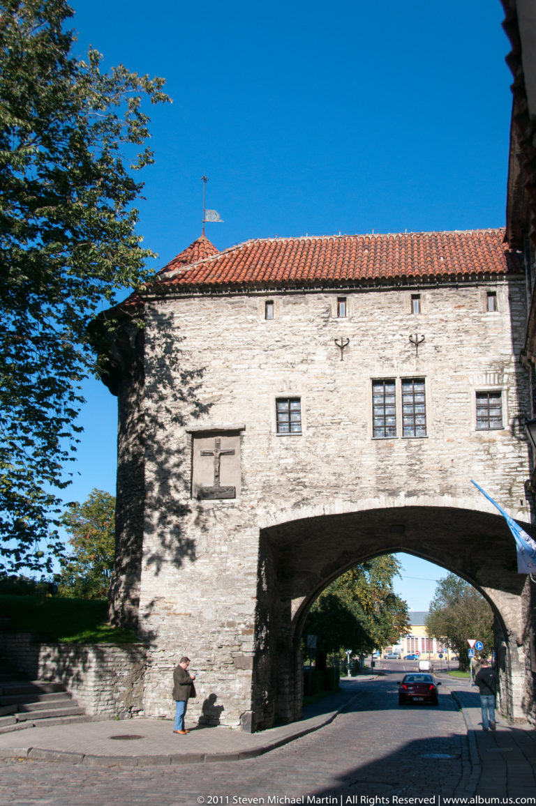 Broad medieval stone gateway with a large street arch and red-tiled roof at Tallinn’s Great Coastal Gate complex.