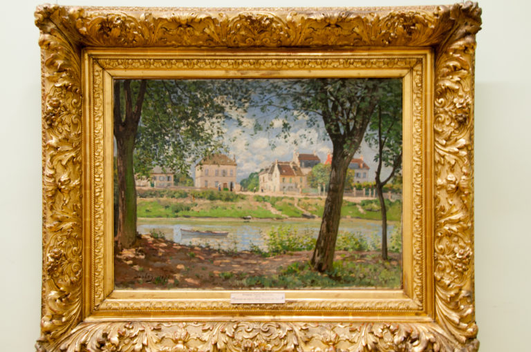 Alfred Sisley’s 1872 Villeneuve-la-Garenne, with trees framing the Seine, small boats, and pale riverside houses with red roofs.
