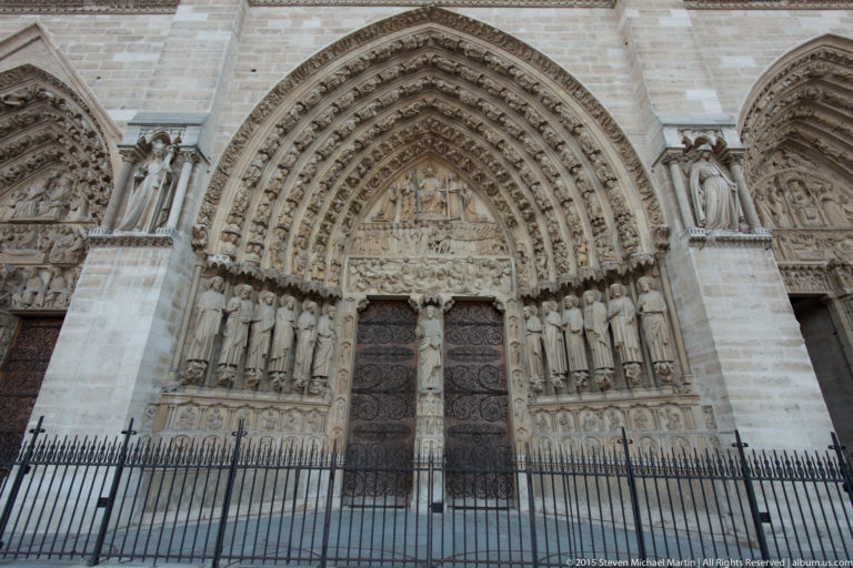 Full view of Notre-Dame’s central Last Judgment Portal with jamb statues, carved lintels, tympanum, archivolts, and double doors.