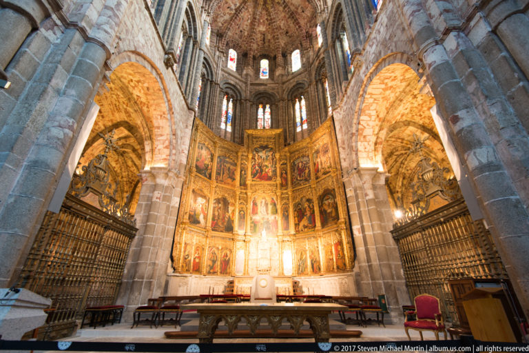 Painted and gilded high altarpiece filling the apse of Ávila Cathedral.