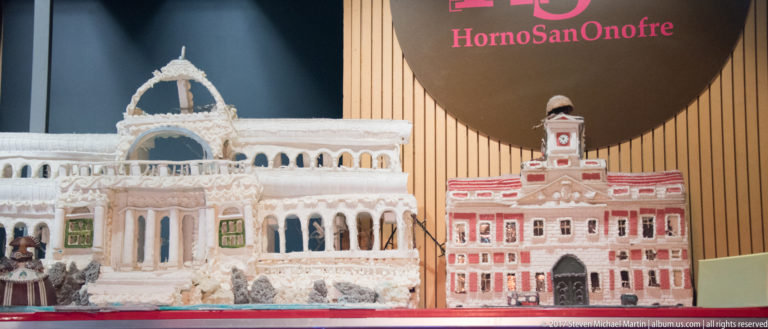 Two elaborate confectionery models of historic buildings displayed beneath a Horno San Onofre sign.