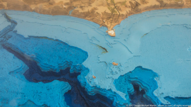 Blue relief map of the seafloor showing a deep submarine canyon approaching the coast at Nazaré.