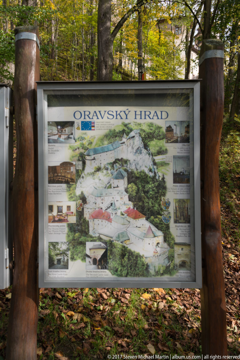 Timber-framed Oravský Hrad orientation board with illustrated castle plan and inset photographs.