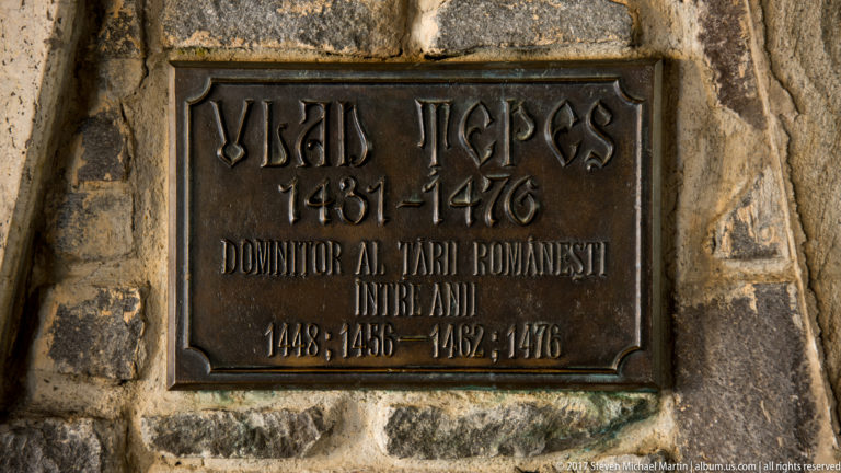 Stone-mounted plaque reading “Vlad Tepes 1431–1476” with additional Romanian inscription below.