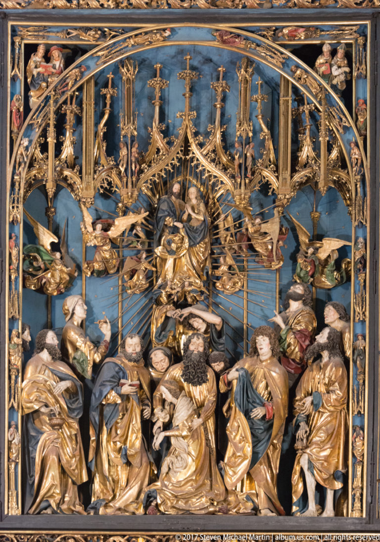 Close view of the Veit Stoss Altarpiece’s central carved group, surrounded by gilded Gothic tracery and densely arranged figures.