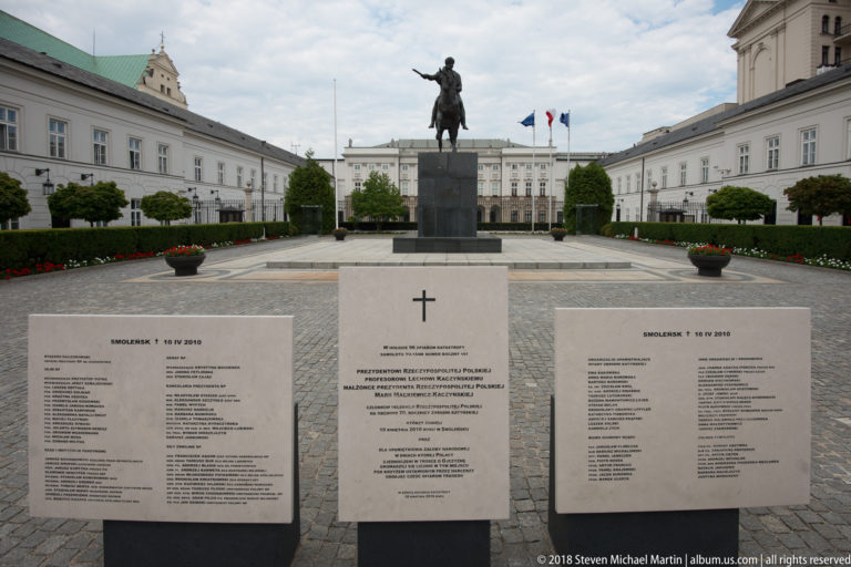 Smolensk memorial panels stand before the equestrian Prince Józef Poniatowski Monument in the Presidential Palace courtyard.