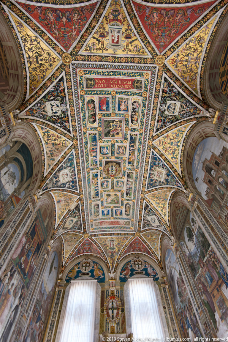 A decorated central ceiling panel is surrounded by painted scenes and arched bays.