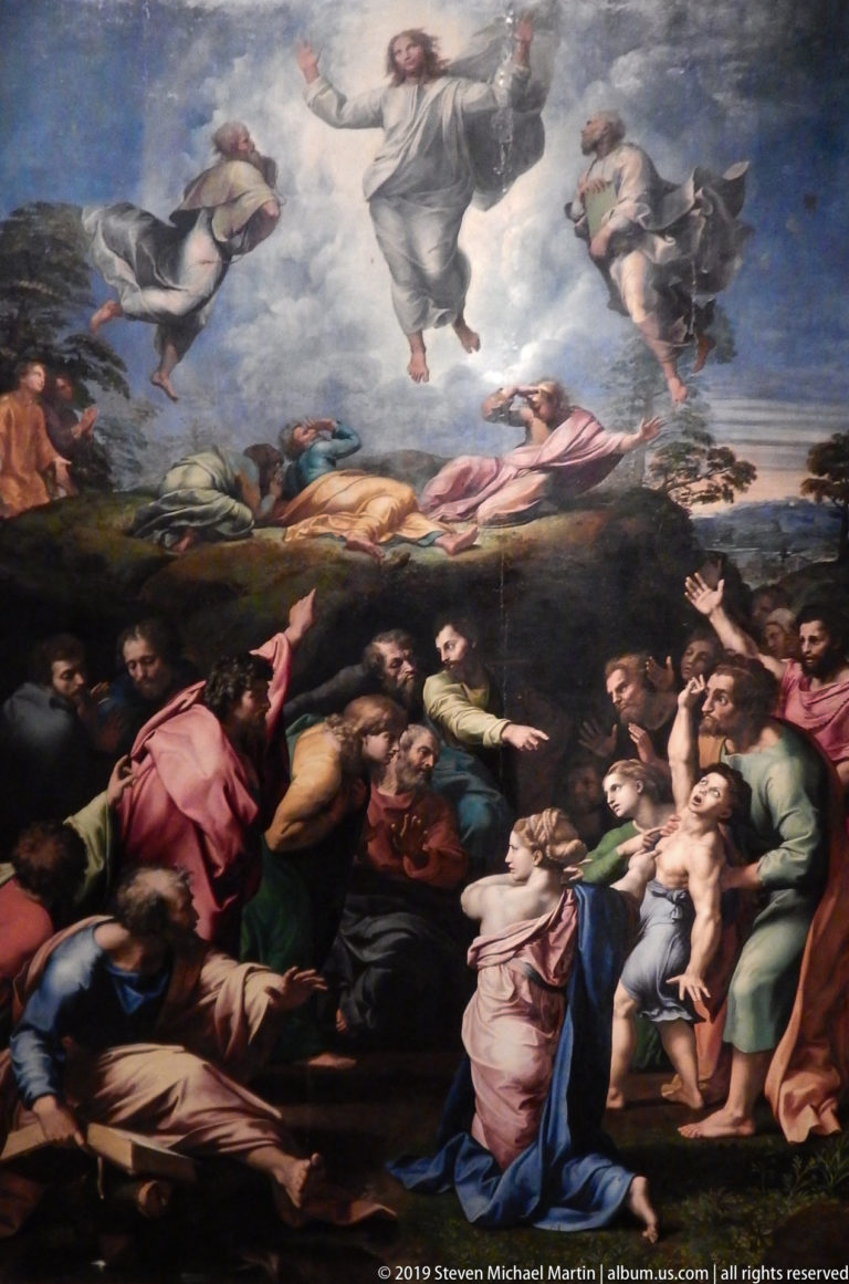 Full view of Raphael's Transfiguration, with Christ elevated above the apostles and a crowded dramatic scene below.