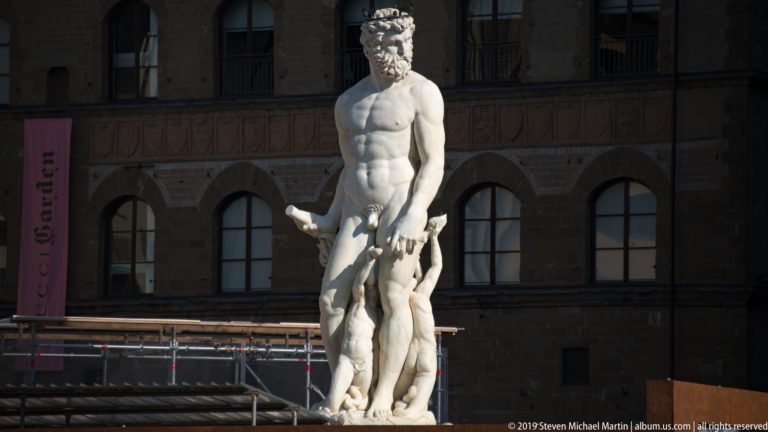 Front view of Bandinelli’s marble Hercules and Cacus, with standing Hercules above the crouched defeated figure.