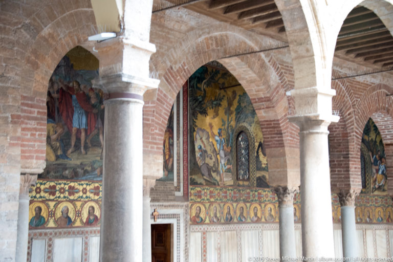 Mosaic-covered nave arcade inside the Palatine Chapel.
