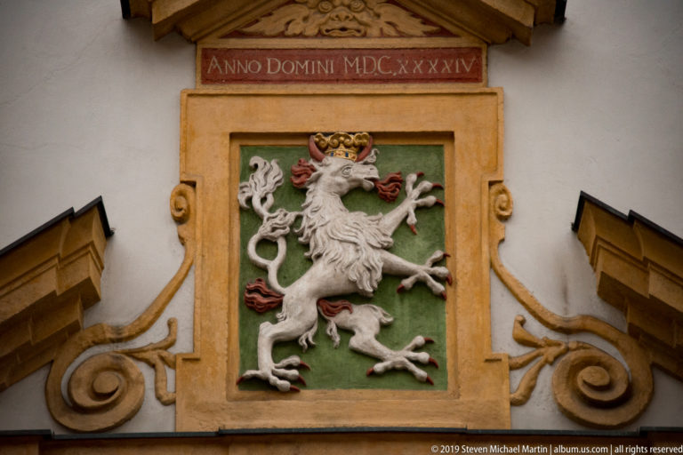 Crowned white Styrian panther on a green relief panel beneath the date inscription ANNO DOMINI MDCXXXIV.