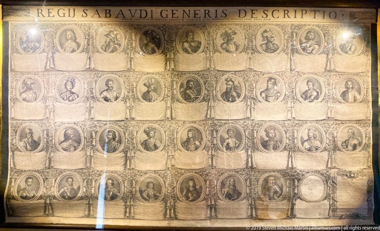 Historical genealogical print with a Latin heading and many rows of small framed portrait medallions.
