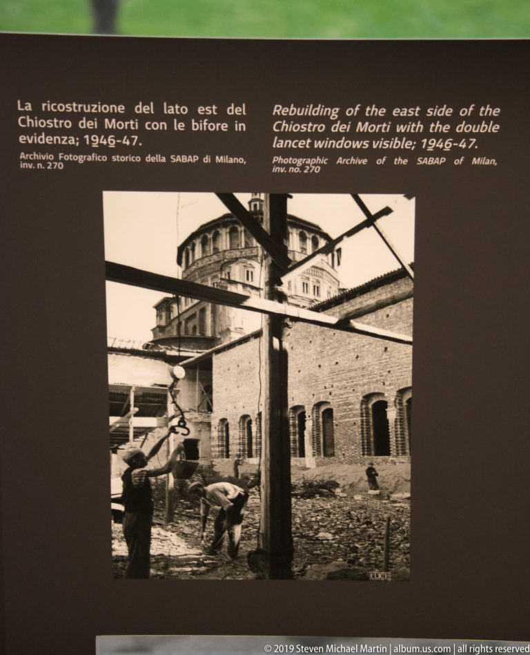 Workers rebuilding the east side of the Chiostro dei Morti, with new arches and the Santa Maria delle Grazie tribune behind.
