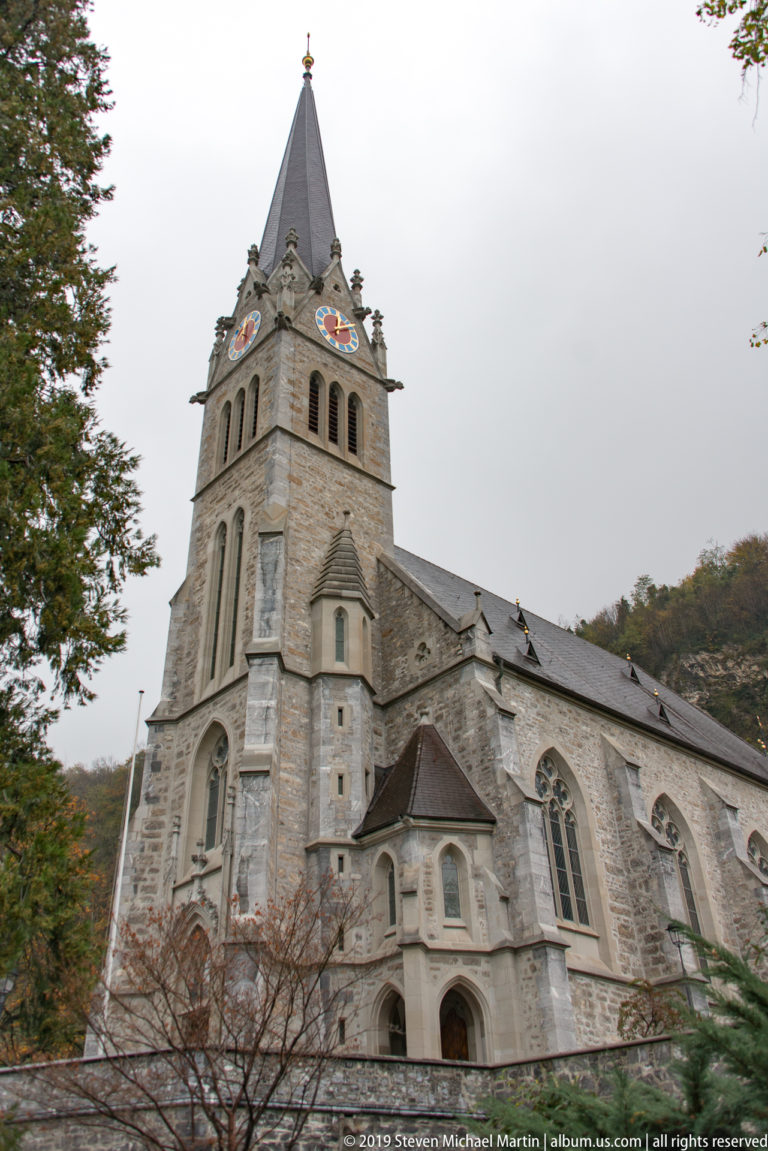 Three-quarter view of St. Florin Cathedral with square bell tower, steep roof, and pointed windows.