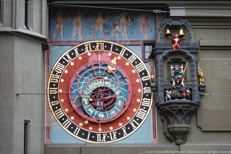 Colorful astronomical dial of Bern’s Zytglogge with the adjacent automata mechanism at right.