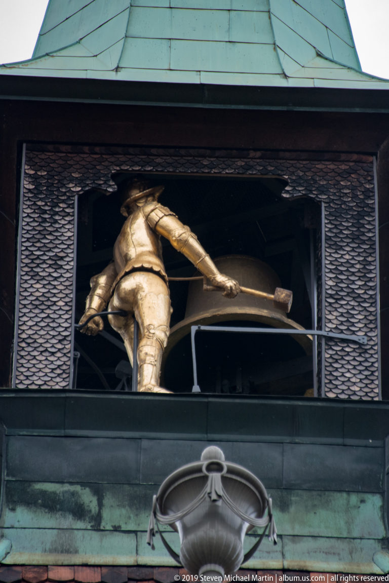 Gilded mechanical figure leaning forward inside the upper automaton mechanism of Bern’s Zytglogge.