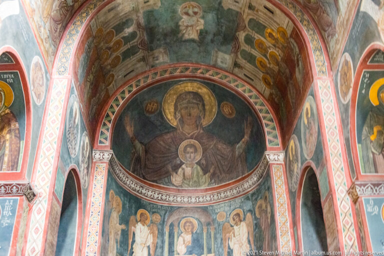 Closer view of Virgin and Child fresco in Panagia Kapnikarea’s apse, framed by patterned arches and smaller saints below.