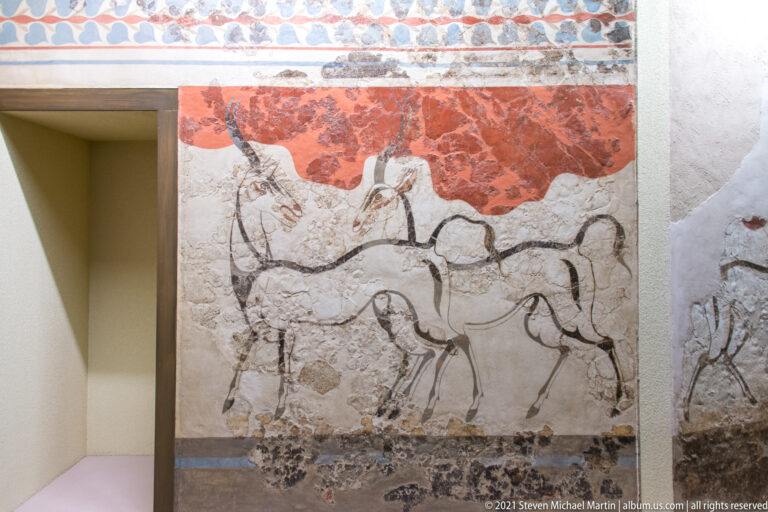 Antelope Fresco from Akrotiri on Thera, with two elongated antelopes outlined in dark lines across pale plaster.