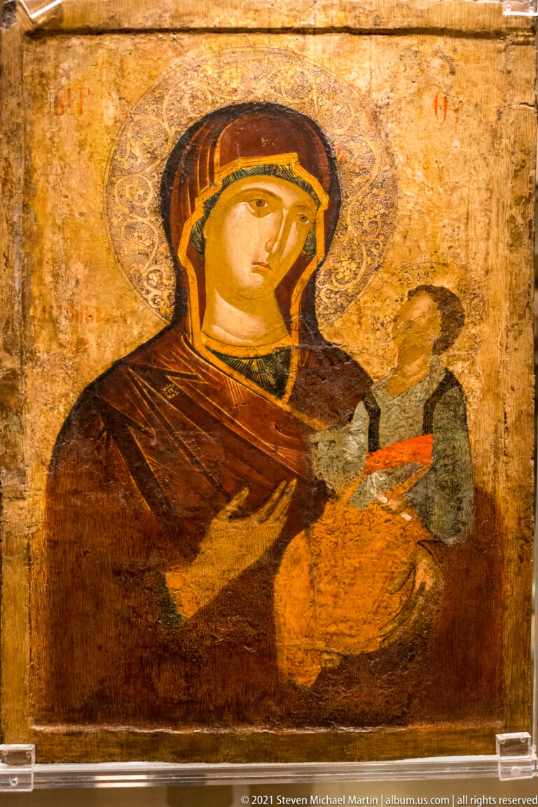 Gold-ground icon of the haloed Virgin holding the Christ Child against her arm.