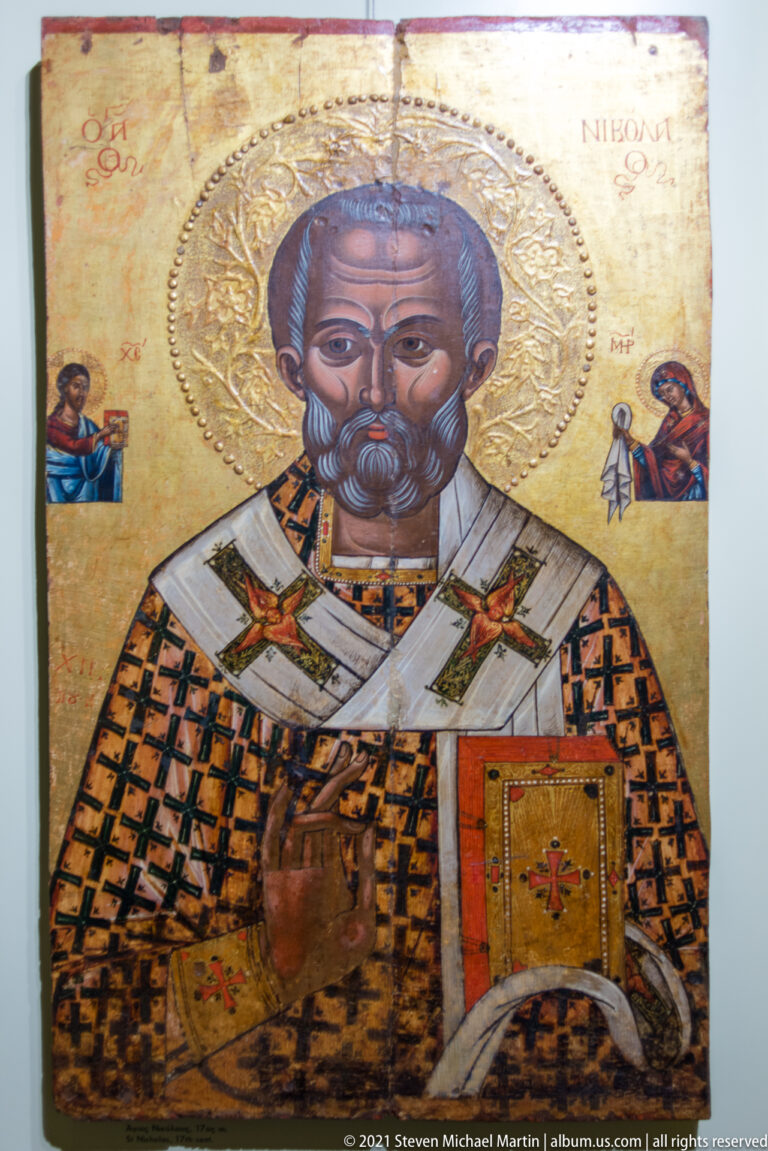 Gold-ground icon of Saint Nicholas in episcopal vestments, blessing and holding a jeweled Gospel book.