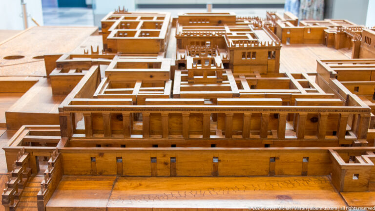 Large wooden model of a multi-level Minoan palace complex with courtyards, corridors, stairways, and long façades.