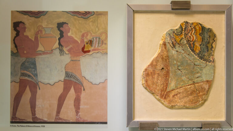 Museum display pairing a reconstructed Minoan procession fresco at left with a framed painted-plaster fragment at right.