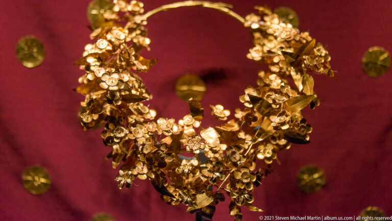 Gold oak wreath from the Tomb of Philip II, formed from dense hammered leaves, stems, and acorns.