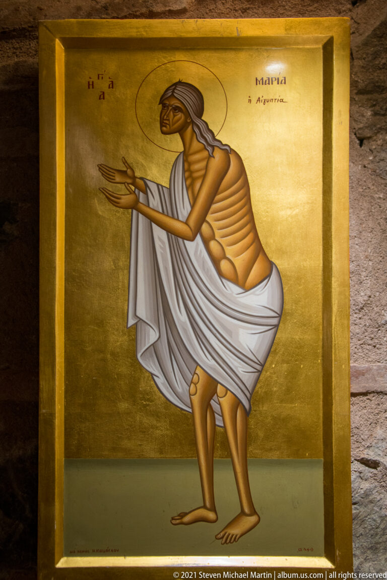 Gold-ground icon of an emaciated female saint wrapped in white cloth and raising her hands in prayer.