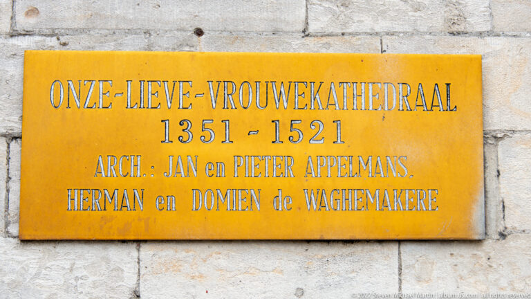 Yellow plaque reading Onze-Lieve-Vrouwekathedraal 1351–1521 and listing Jan and Pieter Appelmans and the de Waghemakere architects.