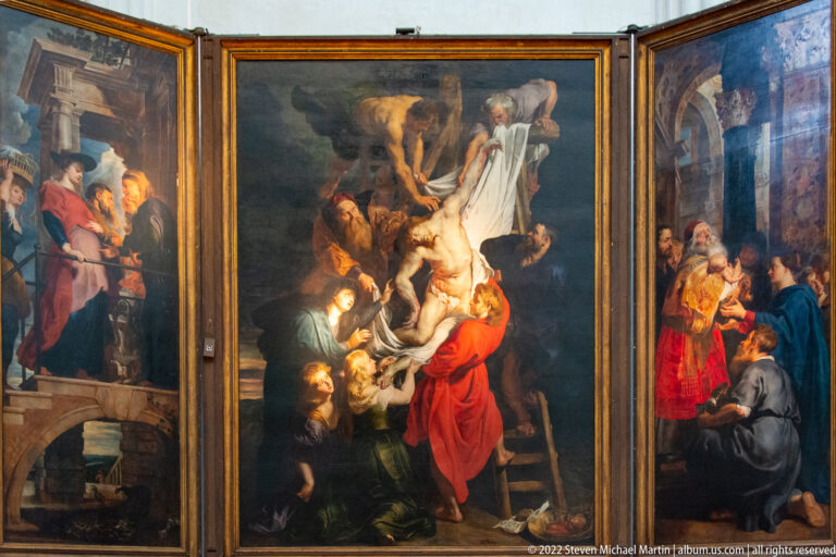 Open triptych of Rubens’s The Descent from the Cross, with Christ lowered from the cross in the central panel.