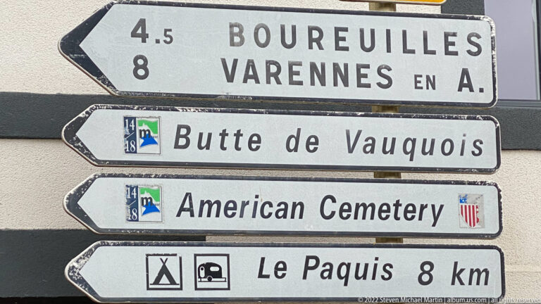 Road signs point toward Varennes, Butte de Vauquois, American Cemetery, and nearby destinations.