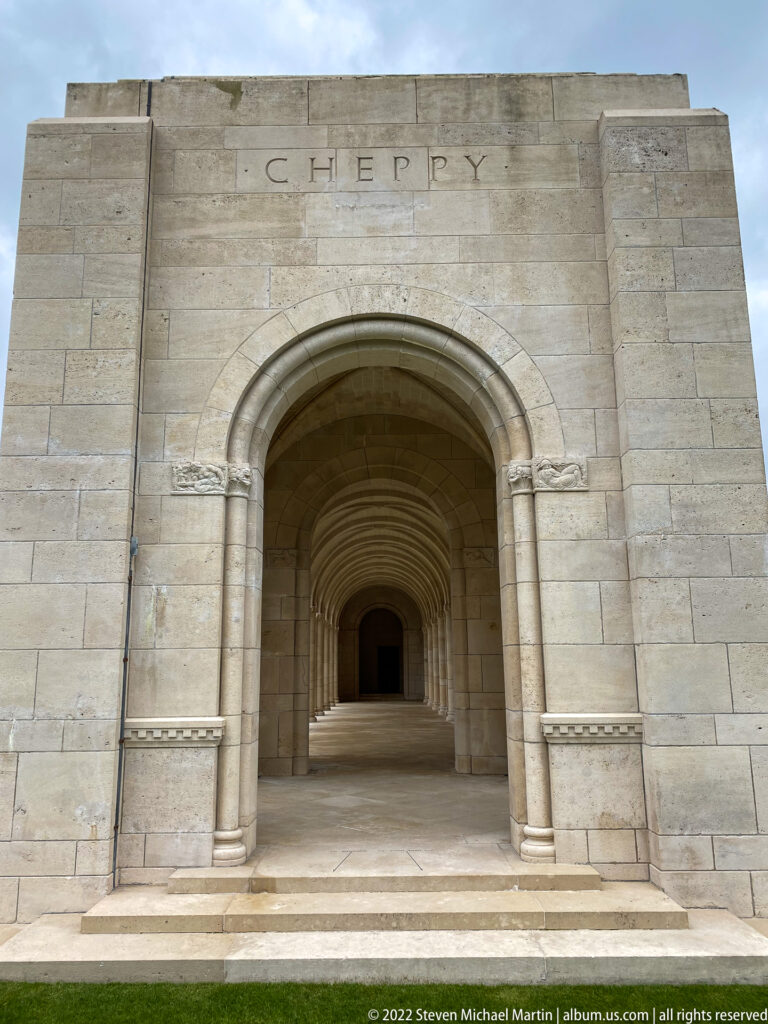 Stone arch inscribed CHEPPY opens into a long tunnel-like sequence of repeating round arches.