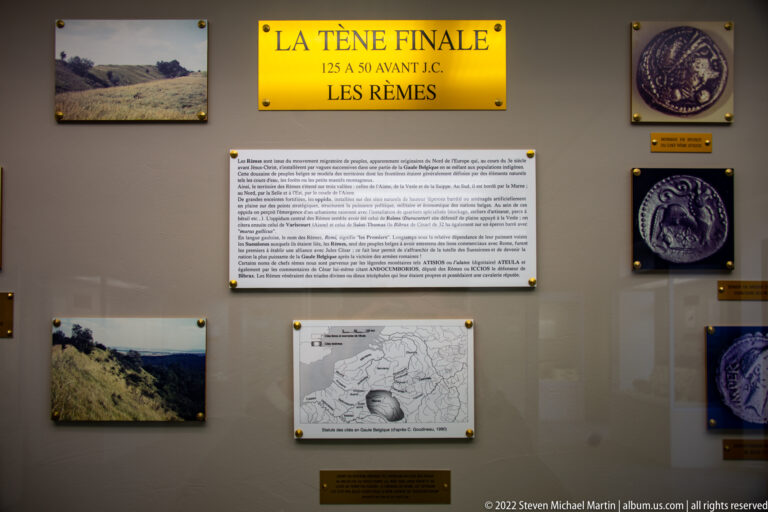 French museum panel titled “La Tène finale,” dated 125–50 BC, with text, map, photographs, and coin images.