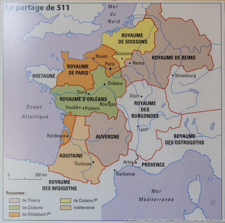 Color-coded map of early medieval Gaul showing kingdoms including Soissons, Paris, Orléans, Burgundy, and neighboring realms.