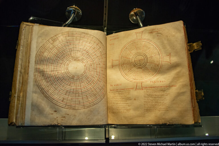 Open manuscript with two red-and-black concentric circular diagrams used for astronomical, calendrical, or computational study.