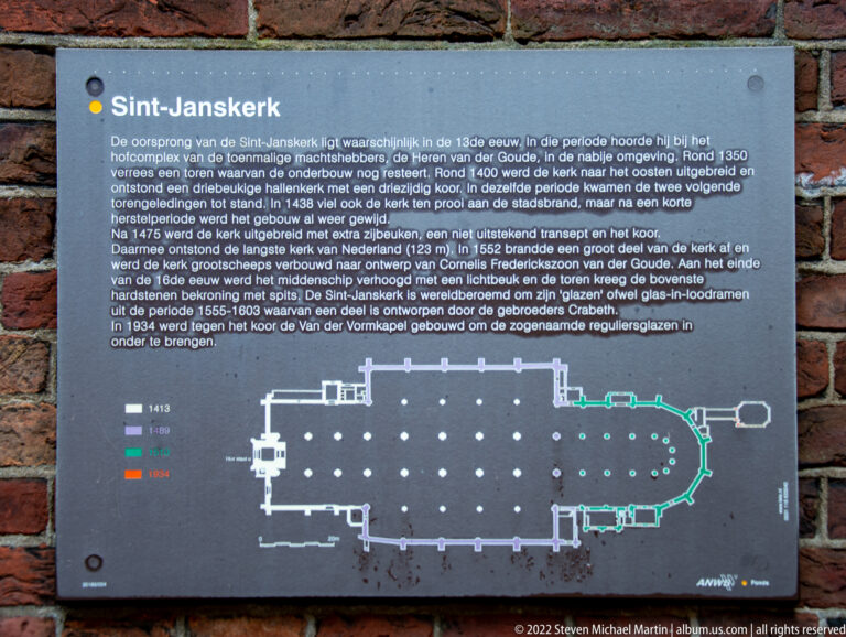 Interpretive panel for Sint-Janskerk with Dutch text and a color-coded floor plan showing building phases.