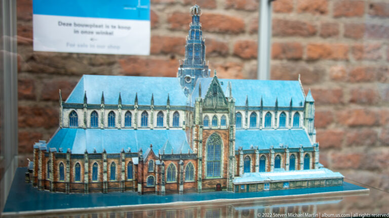 Scale model of Haarlem’s Grote or St.-Bavokerk showing the nave, transepts, buttresses, and central crossing tower.
