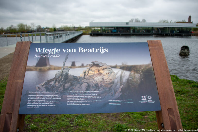 Interpretive panel titled Wiege van Beatrix, or Beatrice’s cradle, beside a waterway.