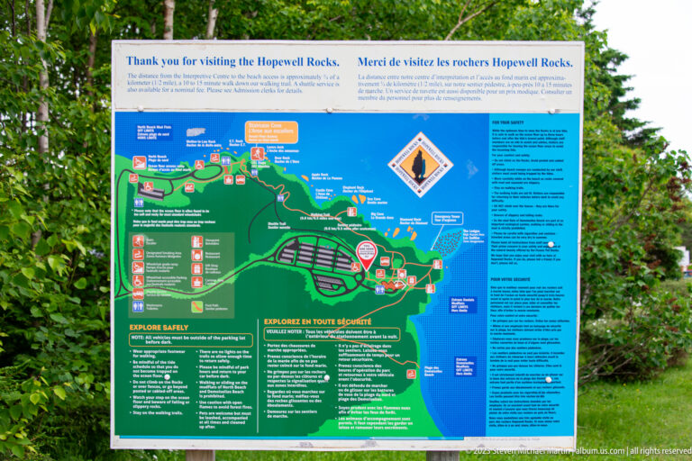 Bilingual Hopewell Rocks visitor map showing trails, facilities, shoreline access, and safety information.
