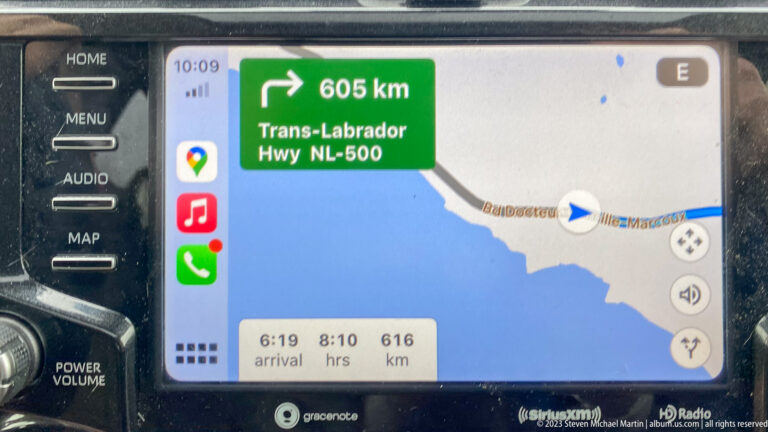 Dashboard navigation screen showing a 605-kilometer route toward Trans-Labrador Highway NL-500.