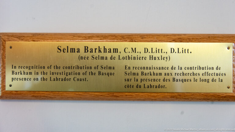 Brass bilingual plaque honoring Selma Barkham for research into the Basque presence on the Labrador coast.