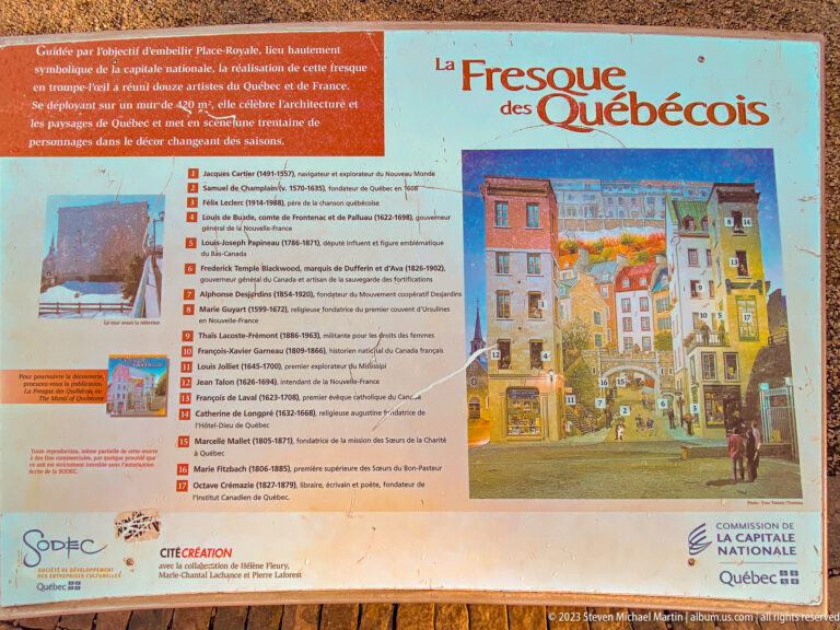 Interpretive panel titled La Fresque des Québécois with a color mural reproduction, numbered figure list, French text, and institutional logos.
