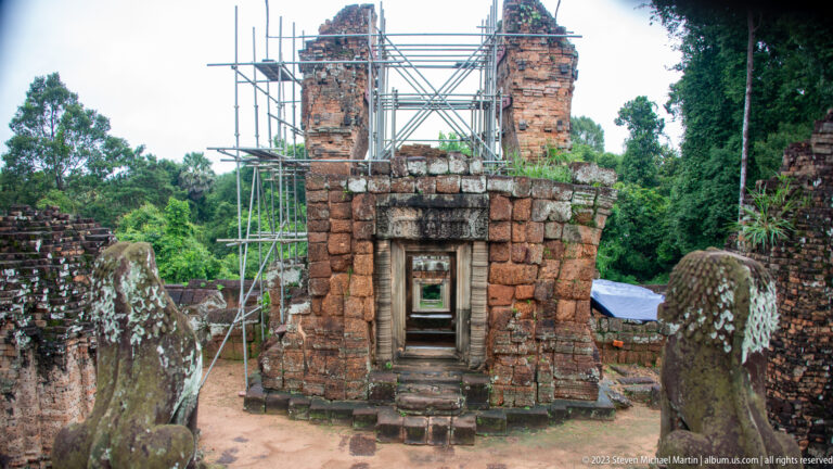 Axial gateway under restoration scaffolding