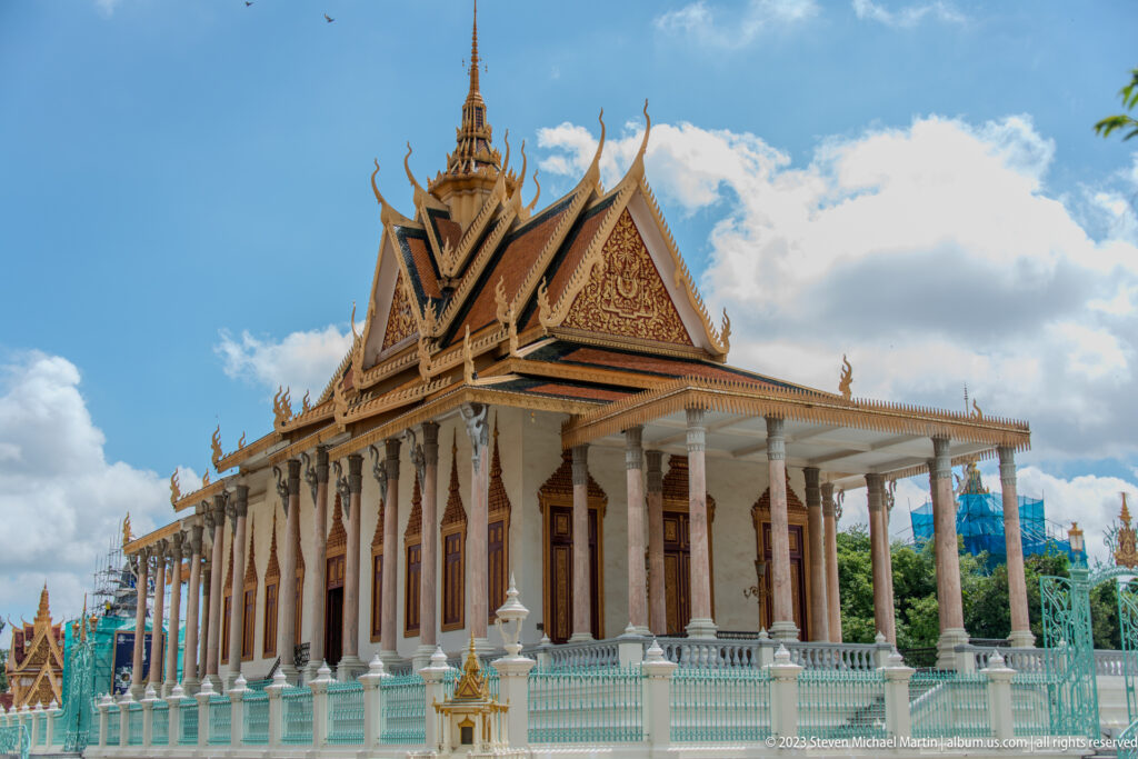 Oblique view of the Silver Pagoda with red-and-gold roof, white colonnade, turquoise gates, and terrace.