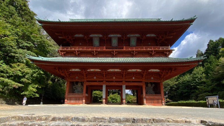 Large vermilion Daimon Gate at Kōyasan.