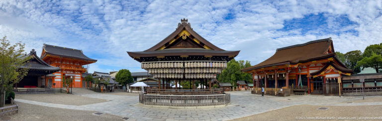 Wide view of Yasaka Shrine’s Buden dance stage surrounded by vermilion shrine buildings.