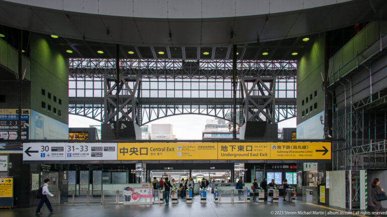 Symmetrical view of the Central Exit concourse with bilingual signs.