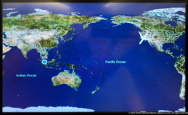 Aircraft route map showing a flight approaching Singapore across the Indian Ocean.