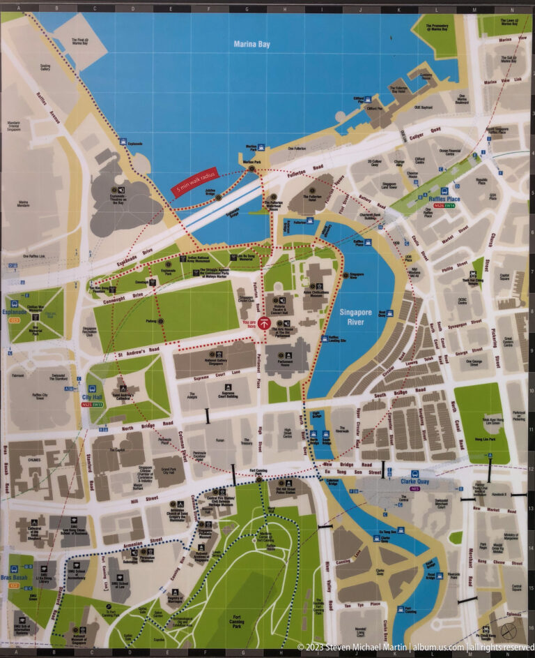 Color-coded visitor map of Marina Bay, Singapore River, parks, and nearby streets.