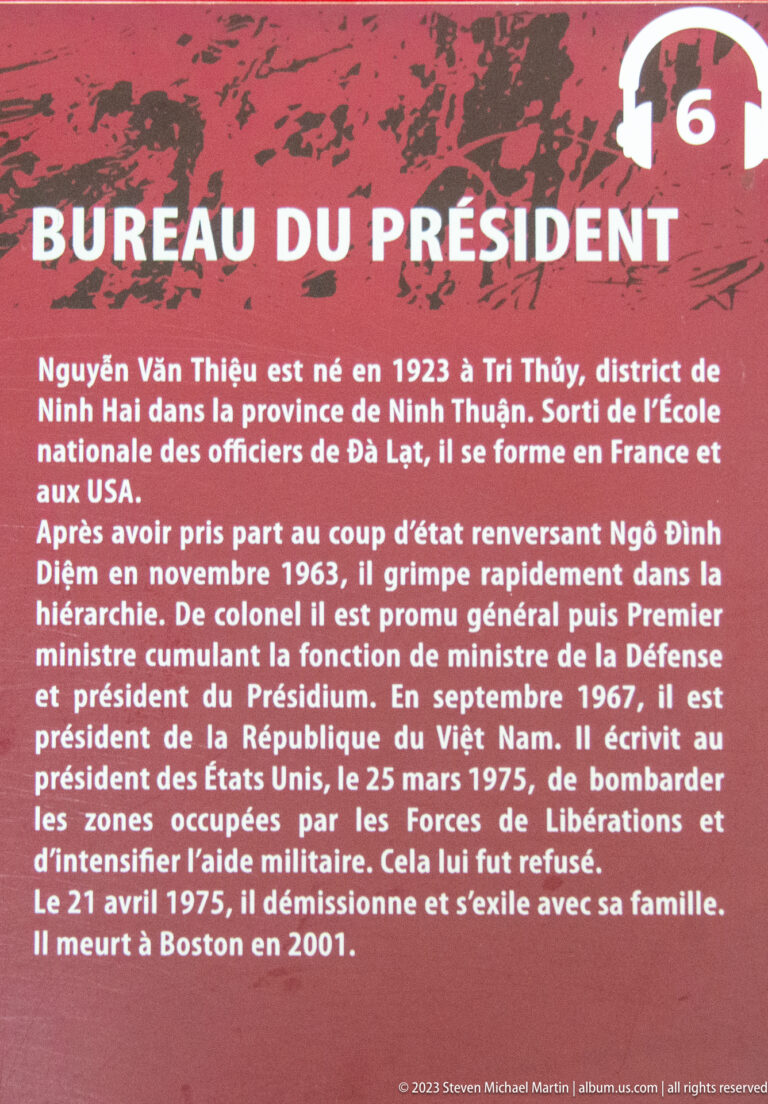Red French-language museum panel titled Bureau du Président describing Nguyễn Văn Thiệu’s presidency.